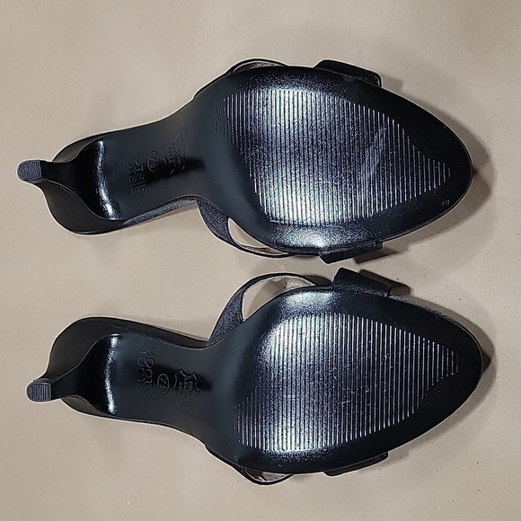 Mootsies Tootsies Black Sandals, Slides with heel and bows.  Size 7.5.   Elegant - Picture 5 of 6